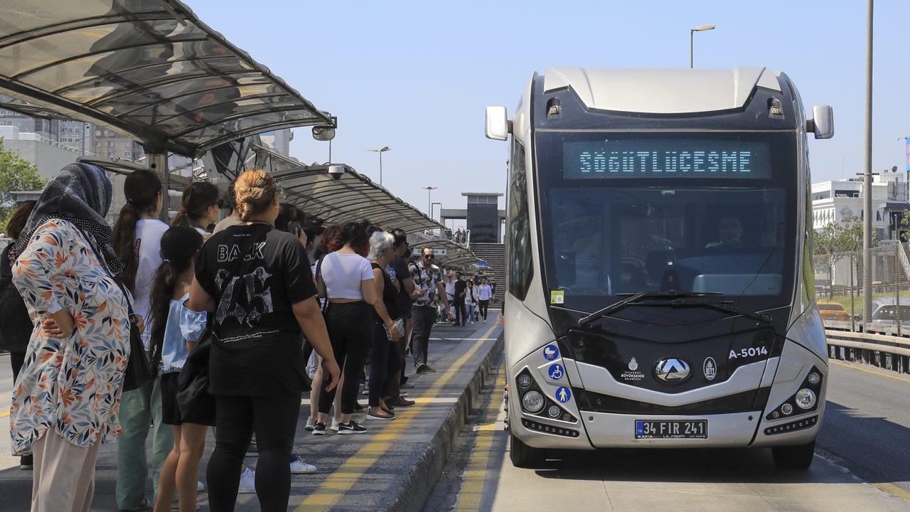 Metrobüs Durakları 2026: İstanbul Metrobüs Hattı, Sefer Saatleri ve Ücretler